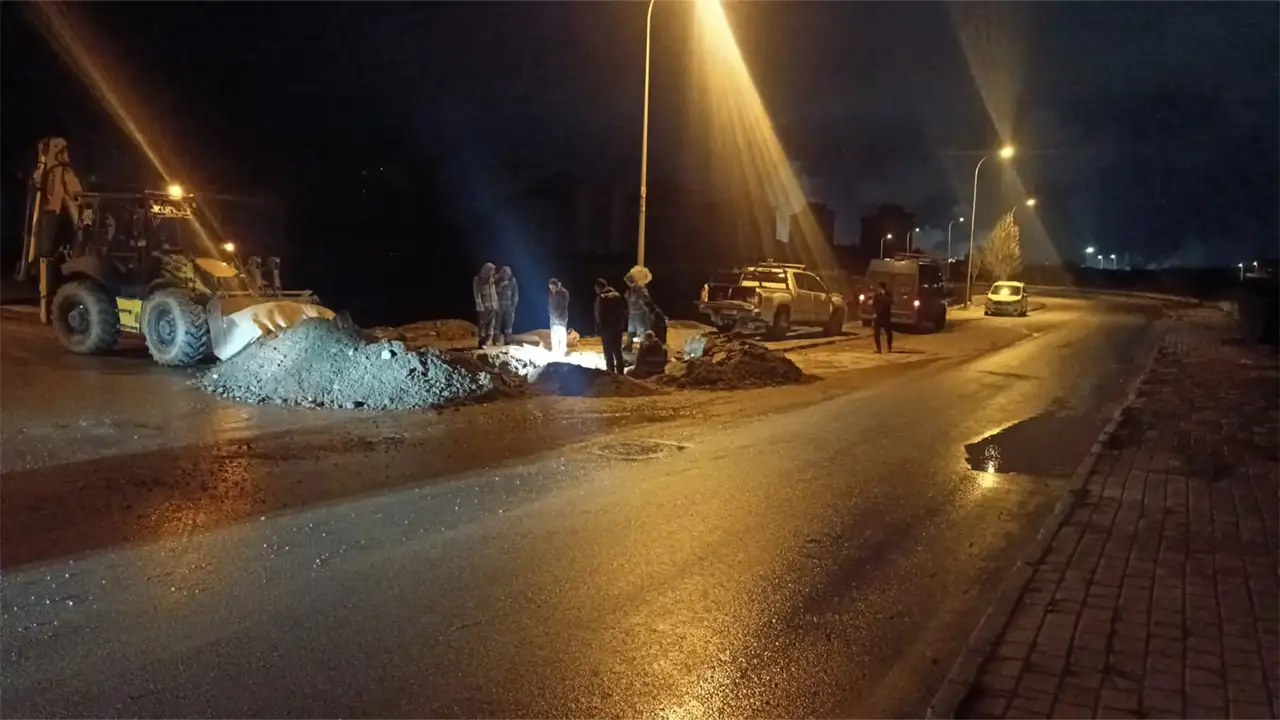 Kütahya Belediyesi Suyu Tamir Ederken, Elektriğin Kesilmesine Neden Oldu4