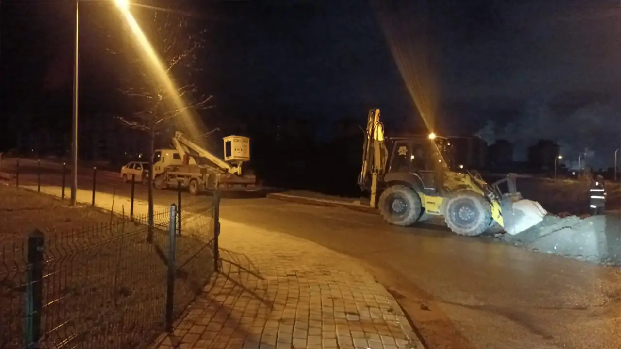 Kütahya Belediyesi Suyu Tamir Ederken, Elektriğin Kesilmesine Neden Oldu5