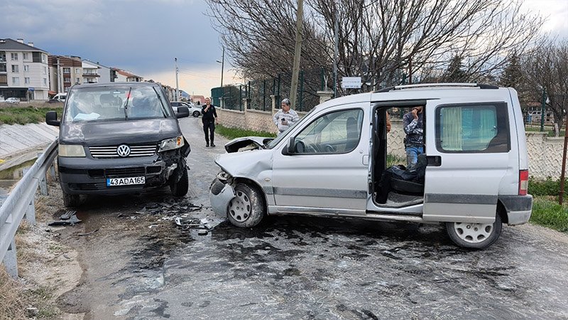 Kütahya Da Inşaat Ustaları Çarpıştı 210426 (3)