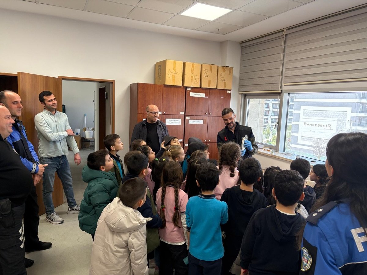 Kütahya Emniyetinden Miniklere Anlamlı Ziyaret2