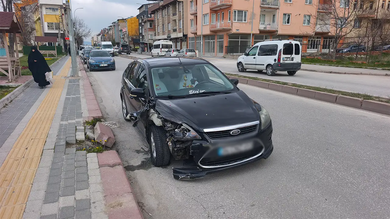 Kütahya'da Alkollü Sürücü Iki Araca Çarptı3