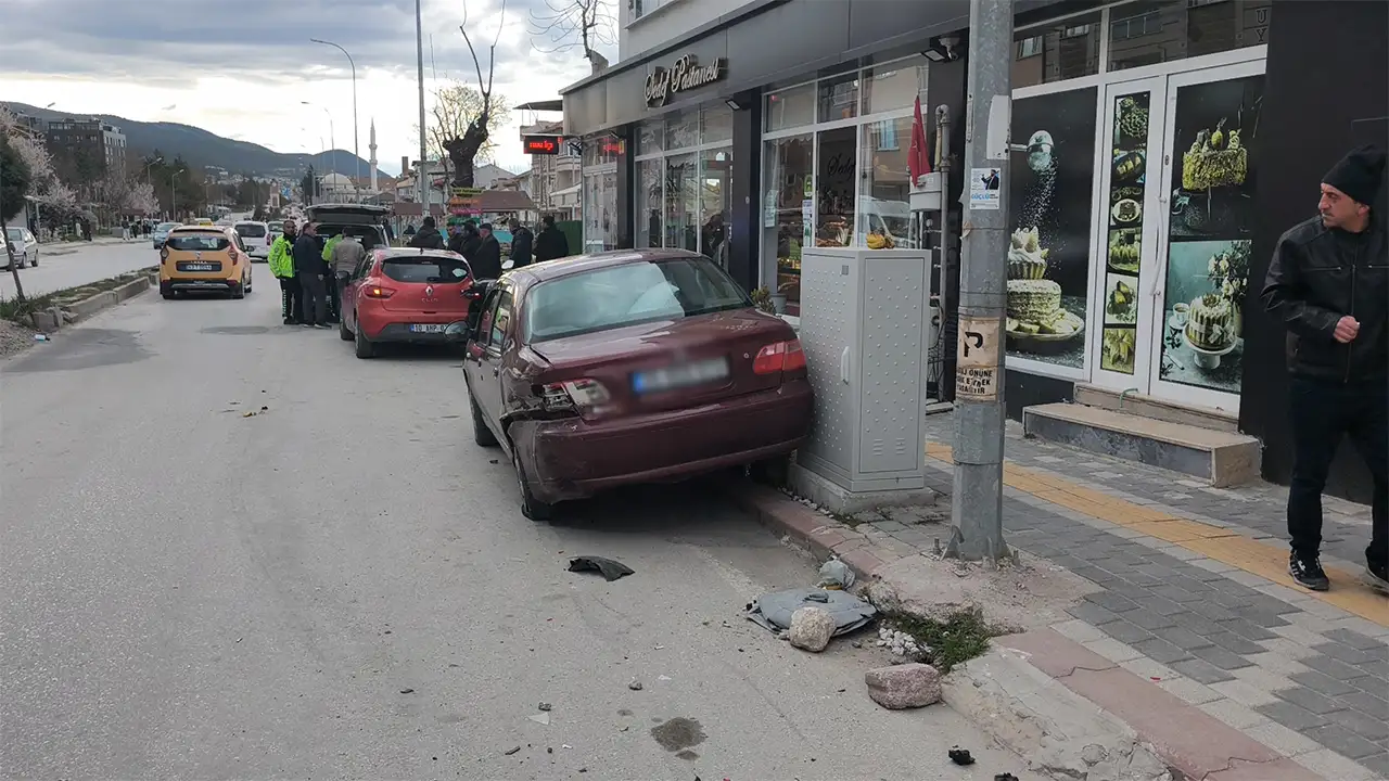 Kütahya'da Alkollü Sürücü Iki Araca Çarptı4