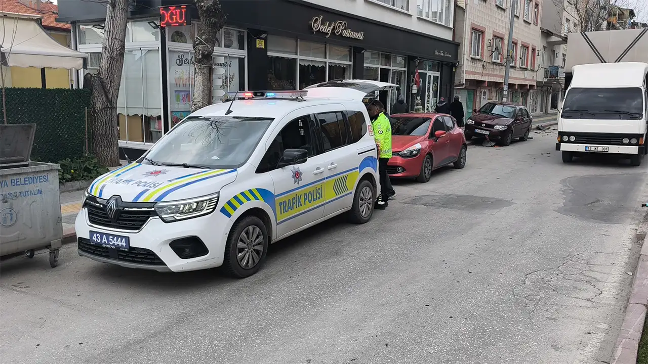 Kütahya'da Alkollü Sürücü Iki Araca Çarptı5