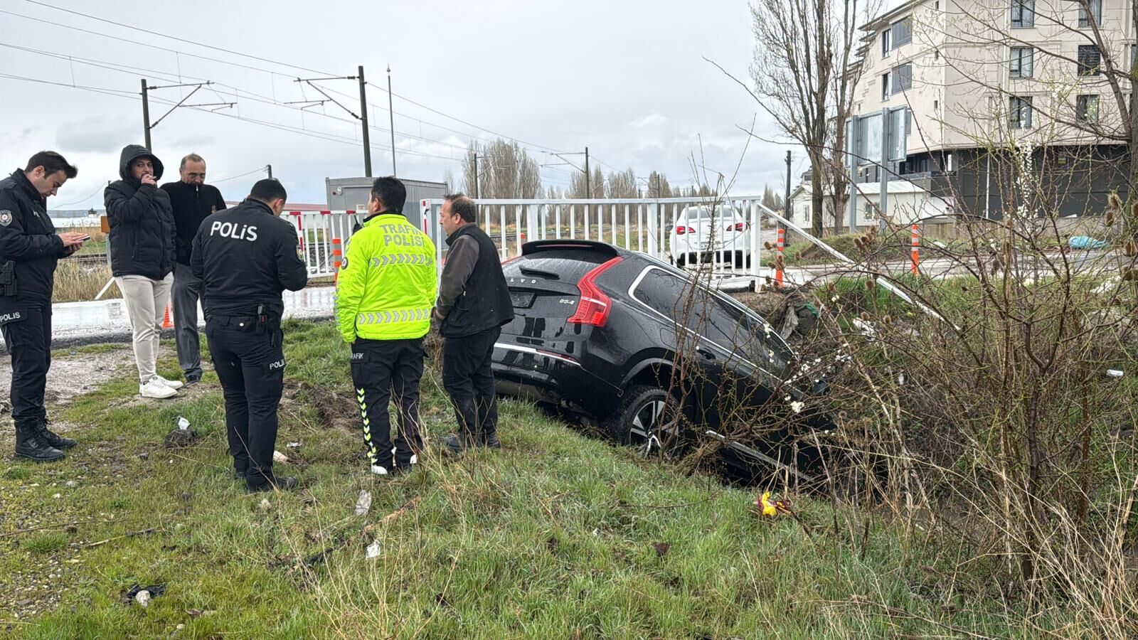 Kütahya'da Aynı Sulama Kanalına Bu Sefer Lüks Araç Uçtu (5)