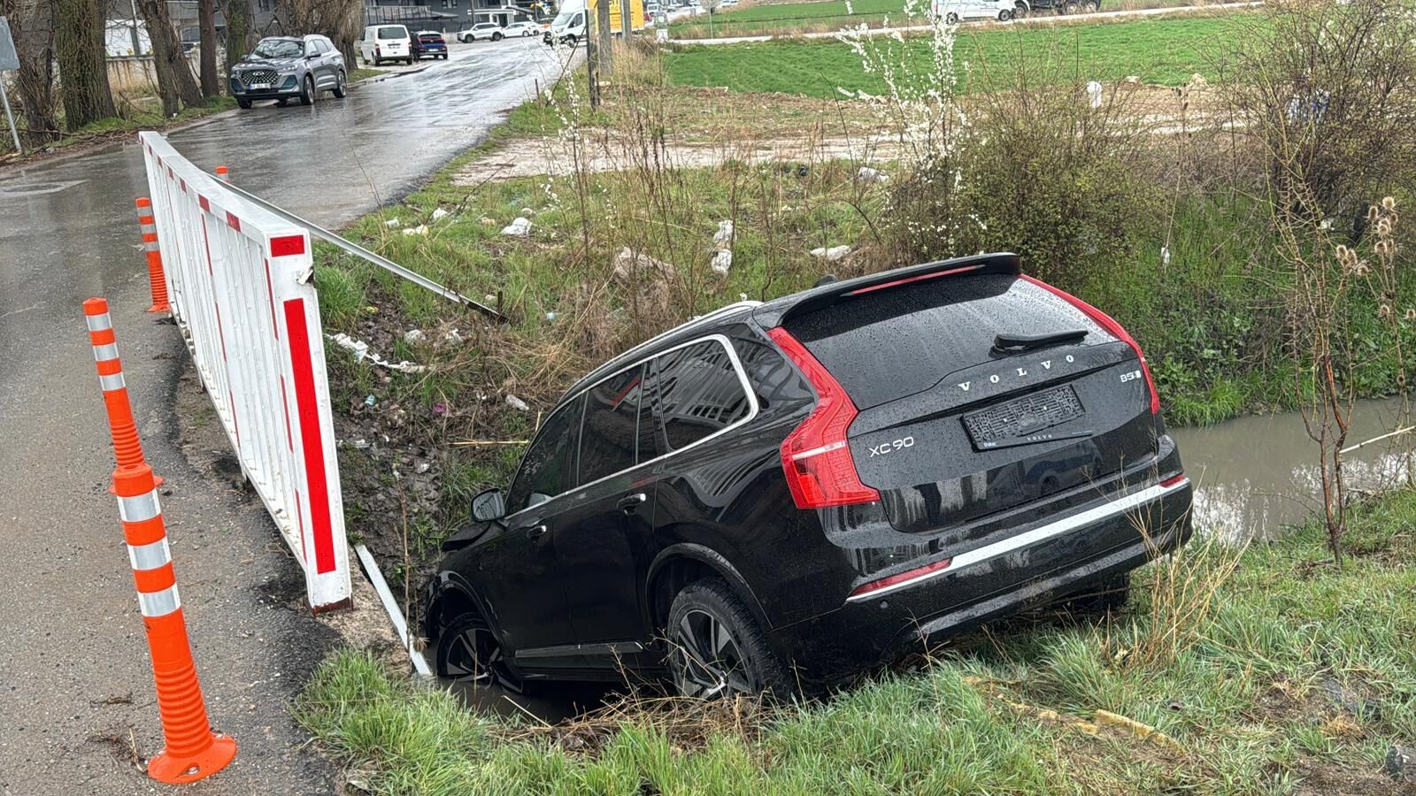 Kütahya'da Aynı Sulama Kanalına Bu Sefer Lüks Araç Uçtu (6)
