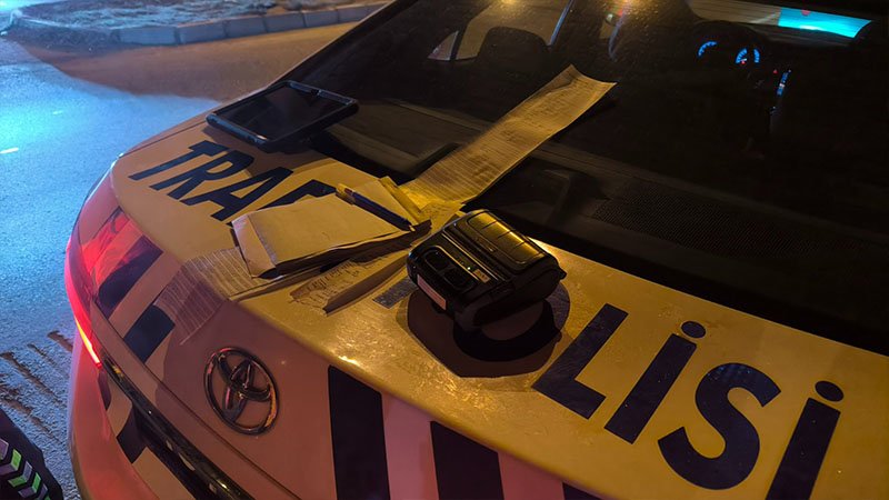 Kütahya'da Bir Sürücünün Pavyon Eğlencesi Pahalıya Patladı (1)