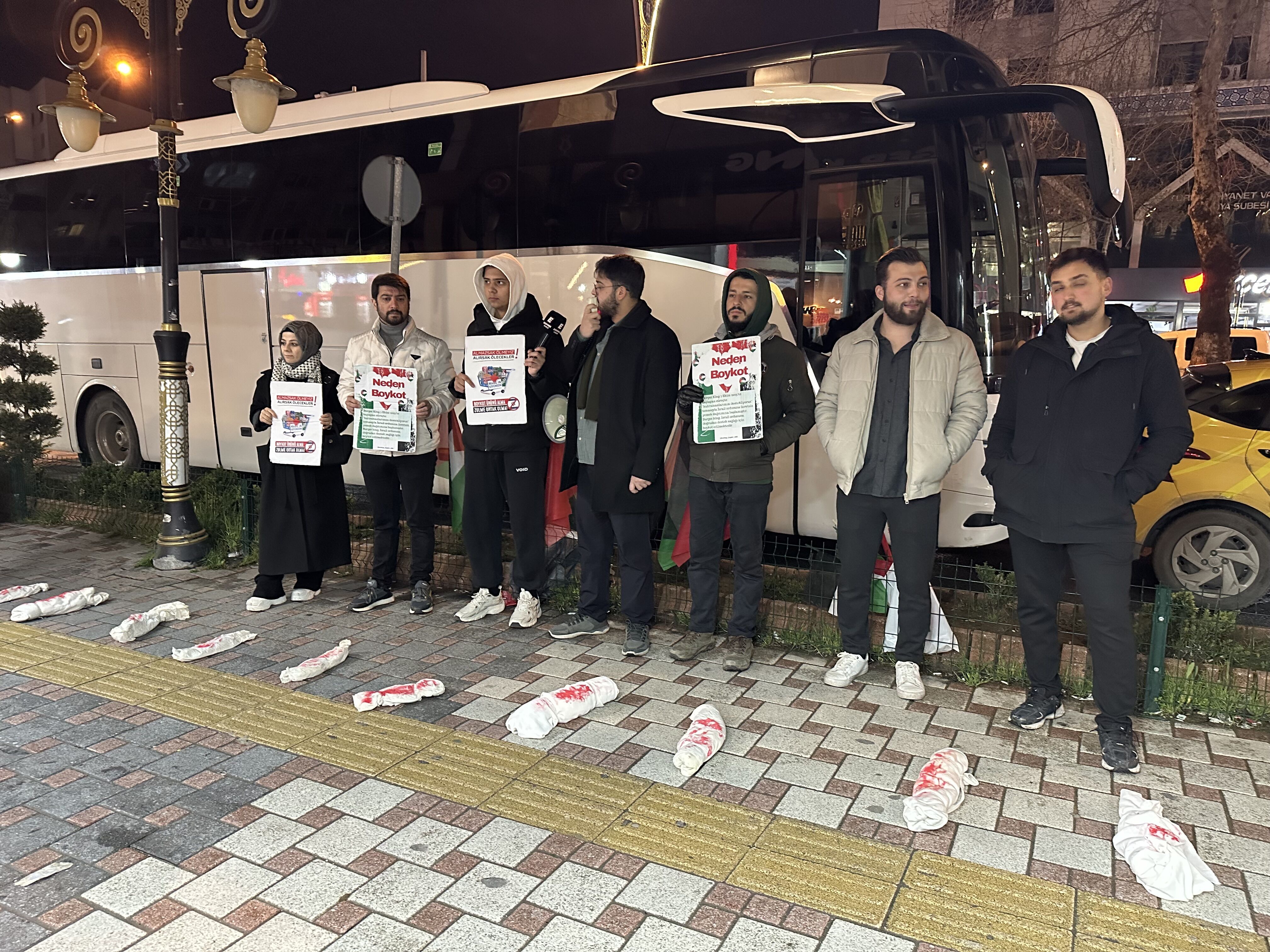 Kütahya’da “Burger King” Protestosu Sürüyor (3)