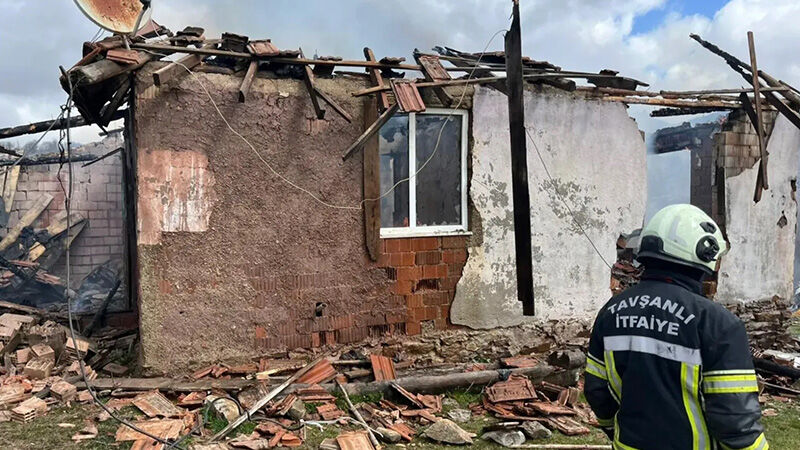Kütahya'da Çıkan Yangında Yaşlı Kadın Öldü (3)