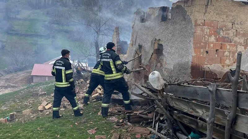Kütahya'da Çıkan Yangında Yaşlı Kadın Öldü (4)