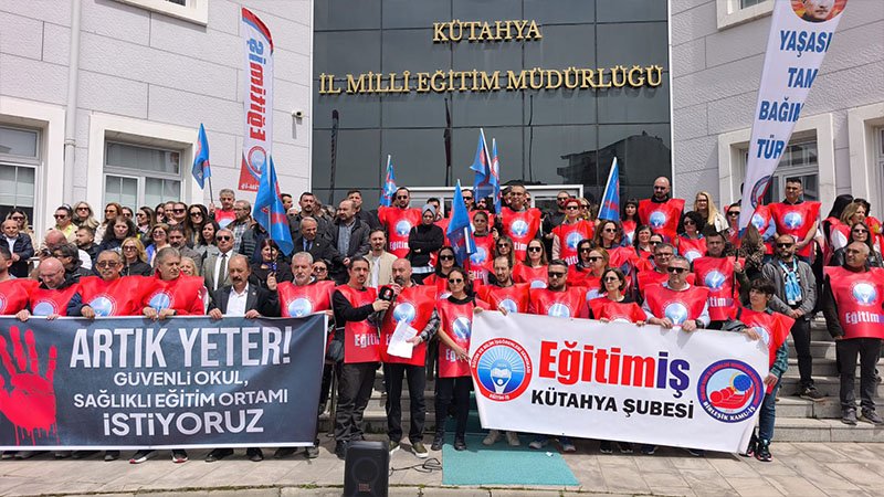 Kütahya’da Eğitimde Şiddete Tepki Sendikalardan Iş Bırakma Eylemi (2)-1
