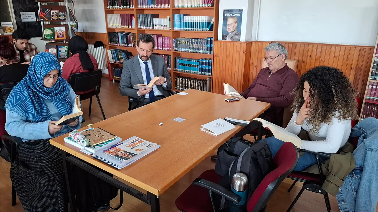 Kütahya’da “Ekransız 1 Saat” Diyerek Kitap Okudular5