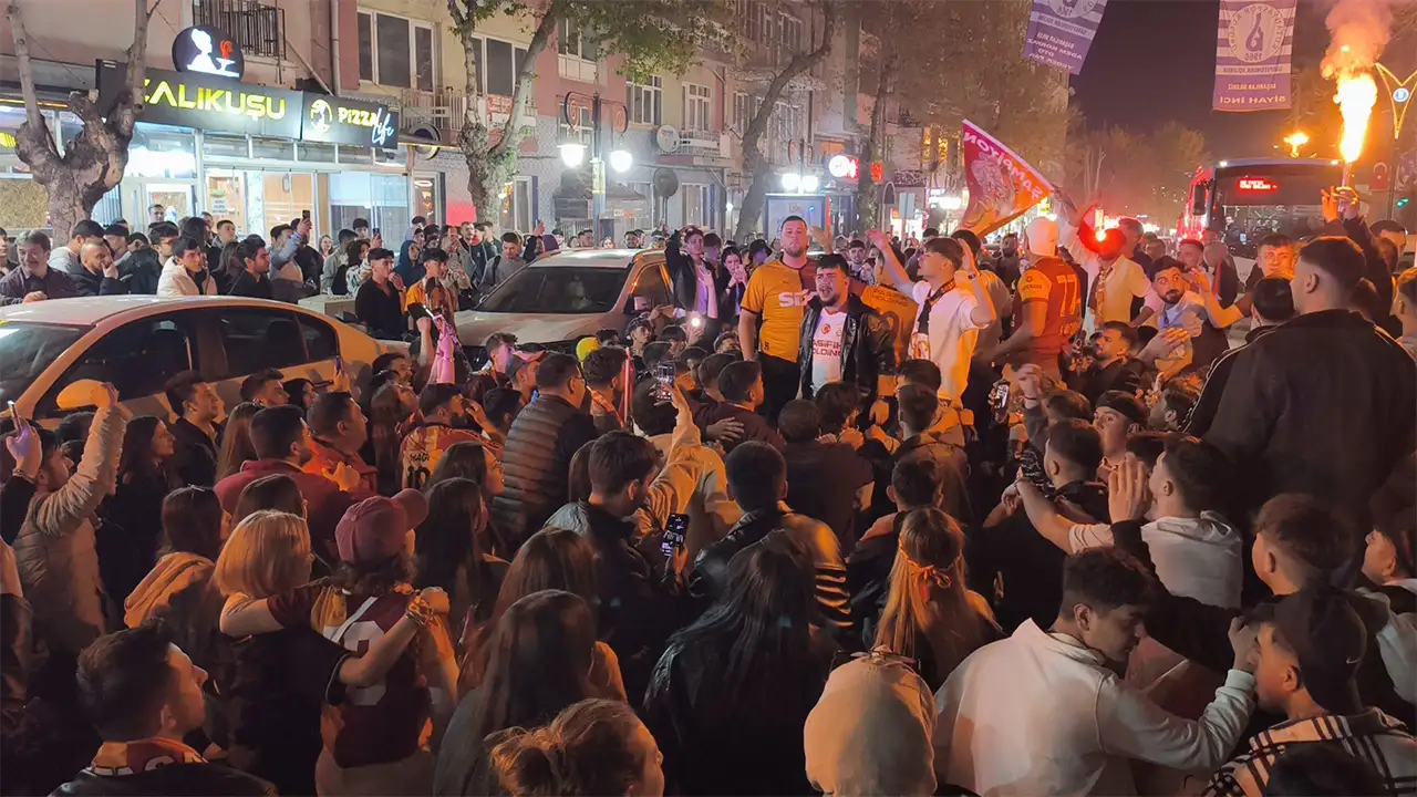 Kütahya’da Galatasaray Taraftarı Derbi Zaferini Kutladı4