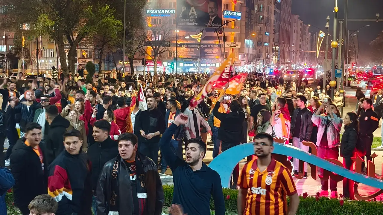 Kütahya’da Galatasaray Taraftarı Derbi Zaferini Kutladı5