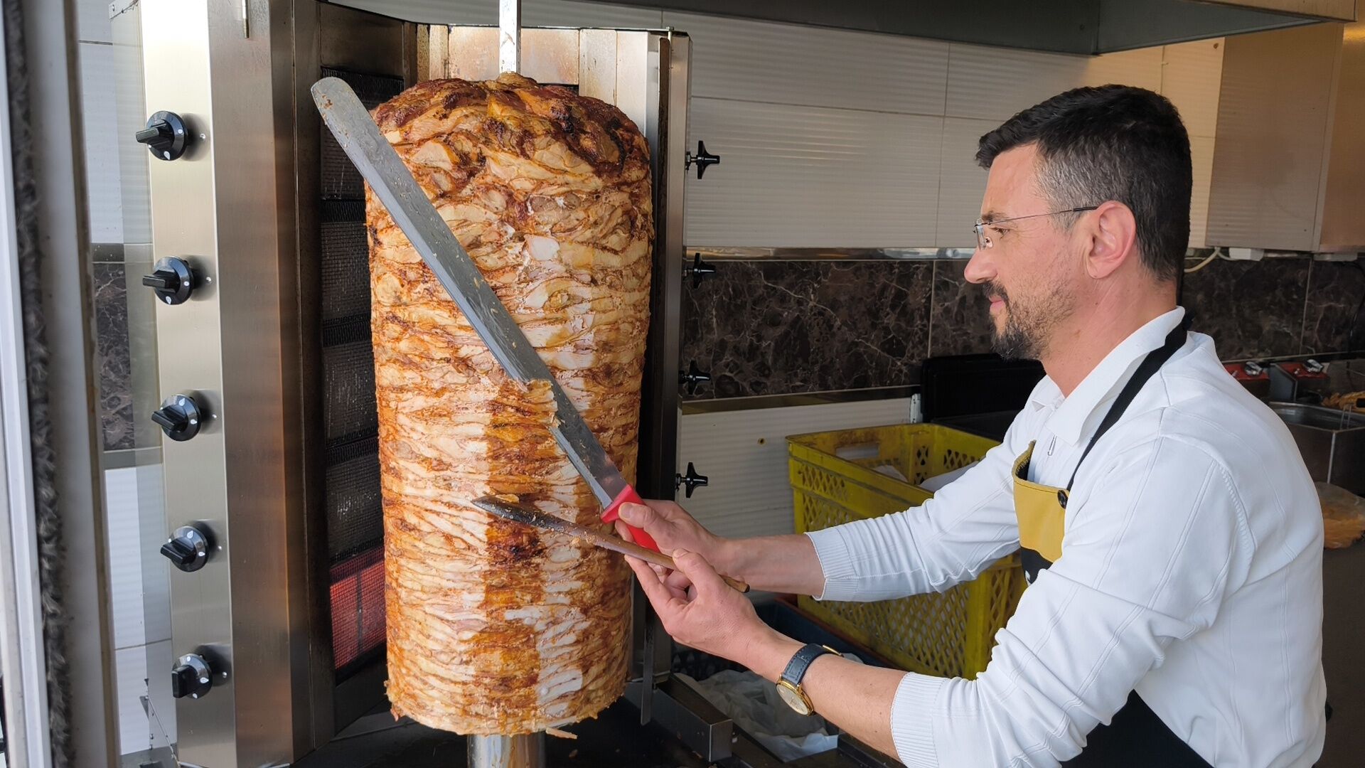 Kütahya’da Geleneksel Ekmek Arası Tavuk Dönerin Sırrını Anlattı (6)