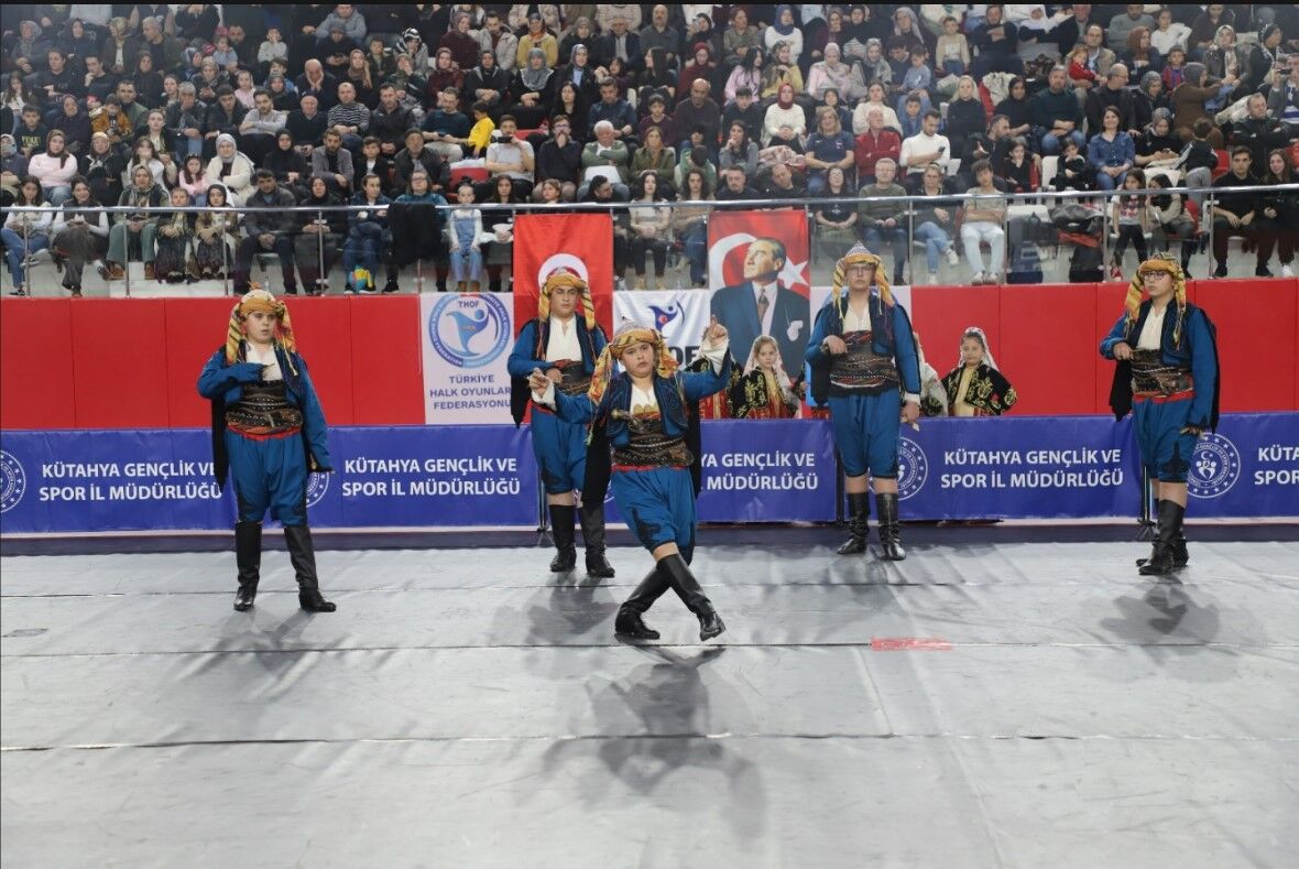 Kütahya’da Halk Oyunlarında Yeteneklerini Sergilediler 1