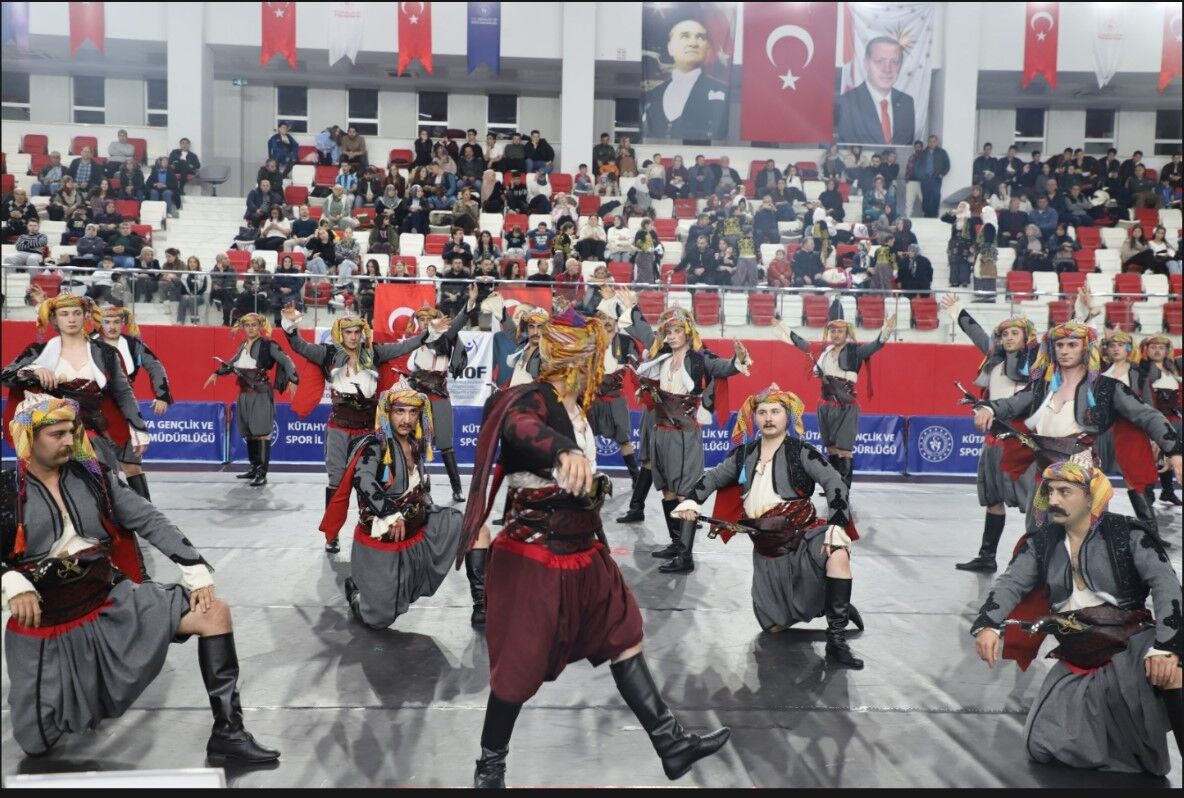 Kütahya’da Halk Oyunlarında Yeteneklerini Sergilediler 2