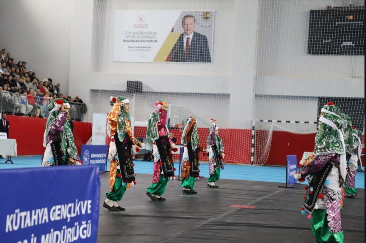 Kütahya’da Halk Oyunlarında Yeteneklerini Sergilediler