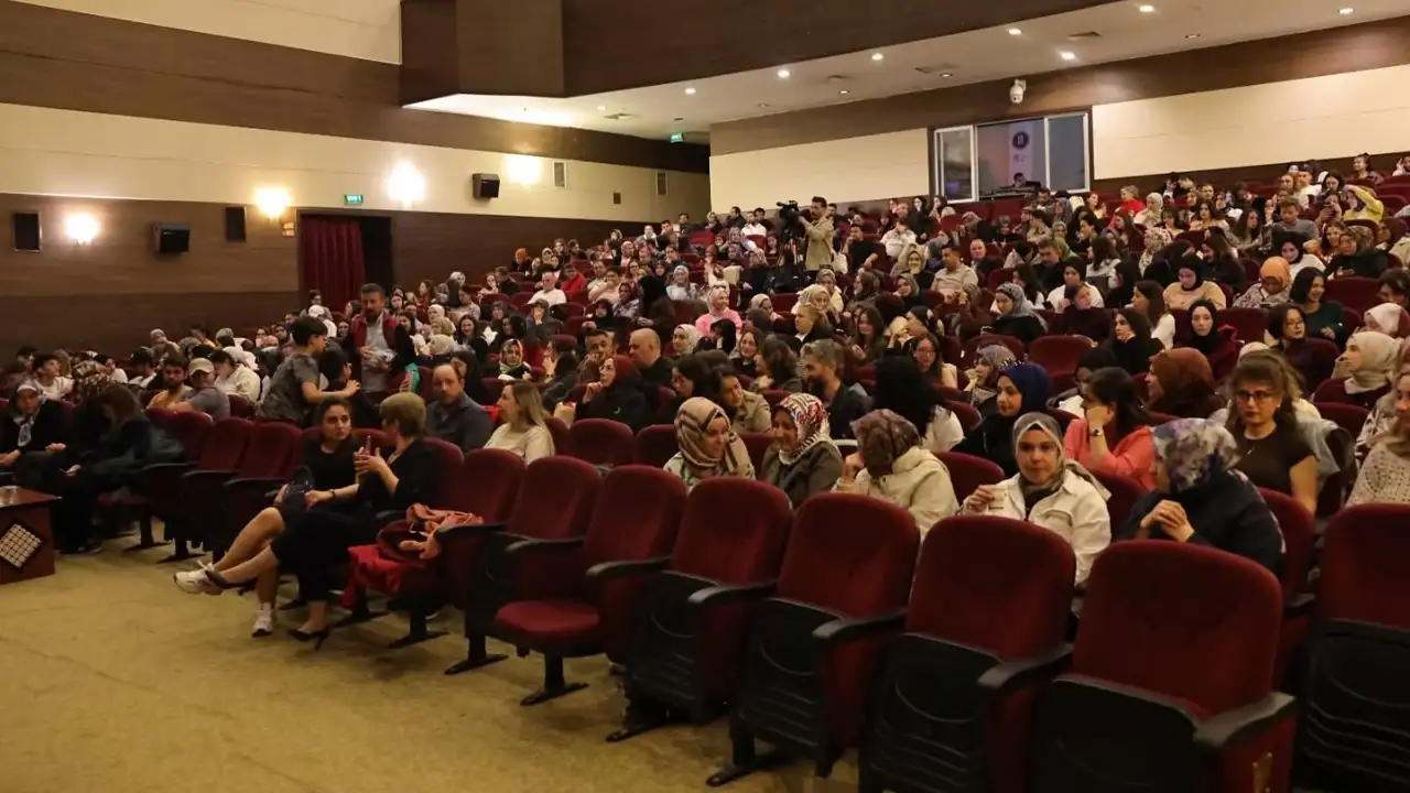 Kütahya’da “Haykırış” Oyunu Büyük Ilgi Gördü 2