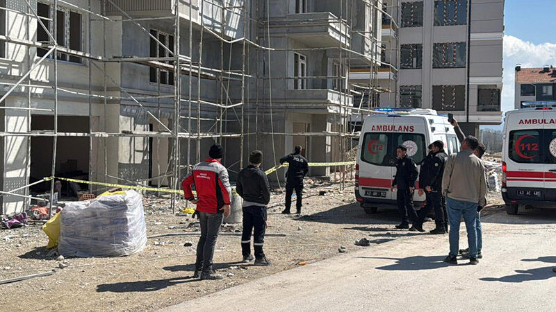 Kütahya’da Inşaattan Düşen 2 Işçi Ağır Yaralandı (7)