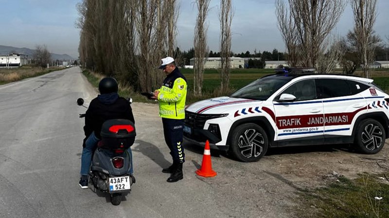 Kütahya’da Jandarmadan Motosiklet Denetimi 00 (4)