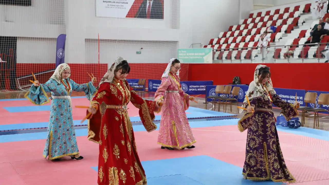 Kütahya’da Minikler 23 Nisan’da Tatamide Buluştu 2