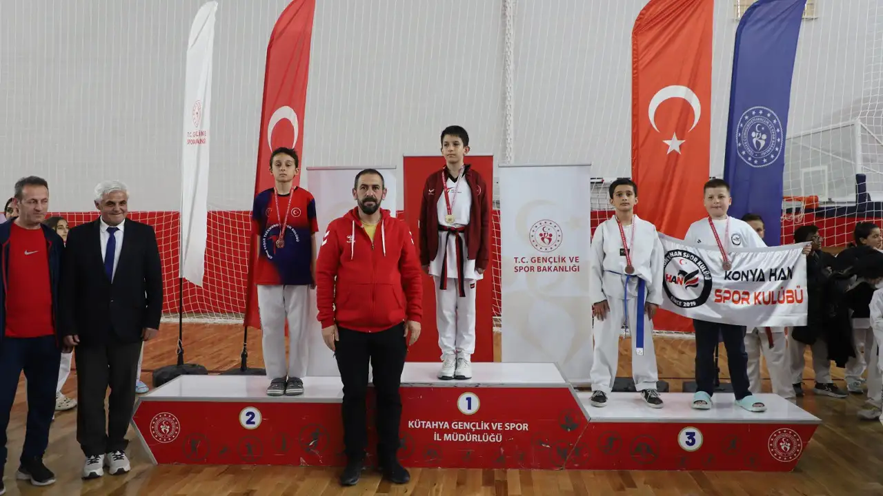 Kütahya’da Minikler 23 Nisan’da Tatamide Buluştu 4