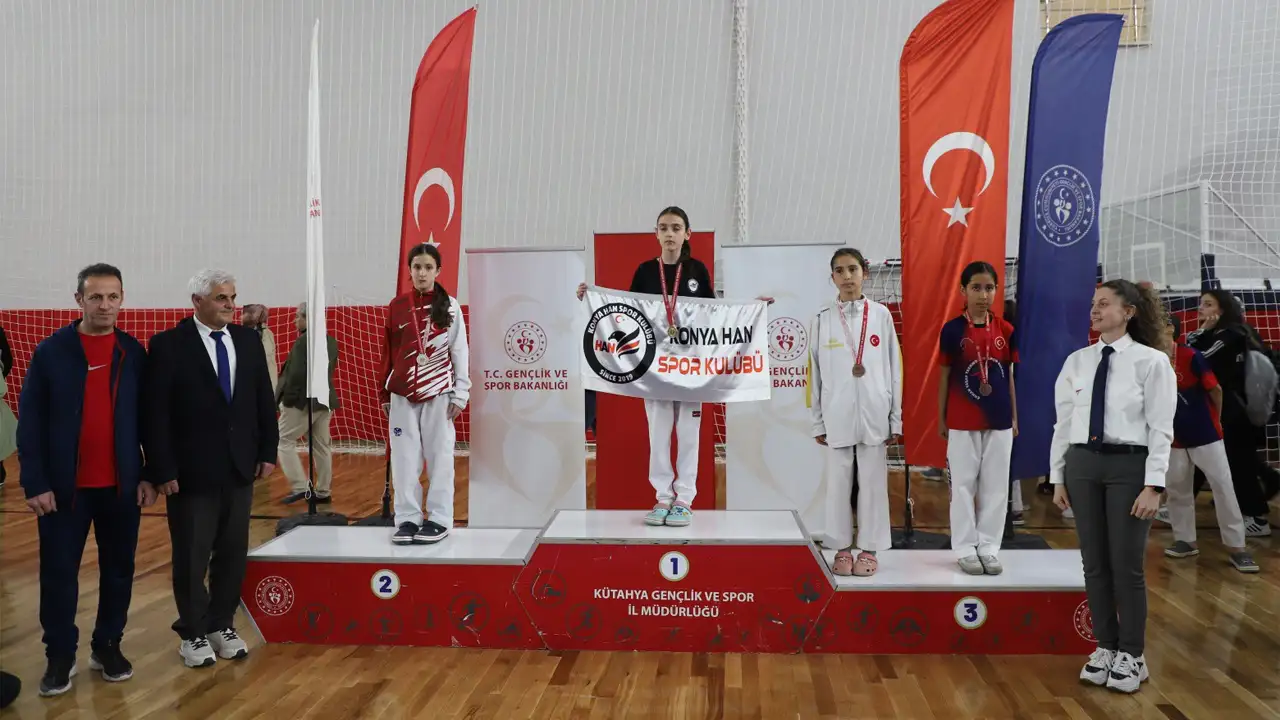 Kütahya’da Minikler 23 Nisan’da Tatamide Buluştu 5