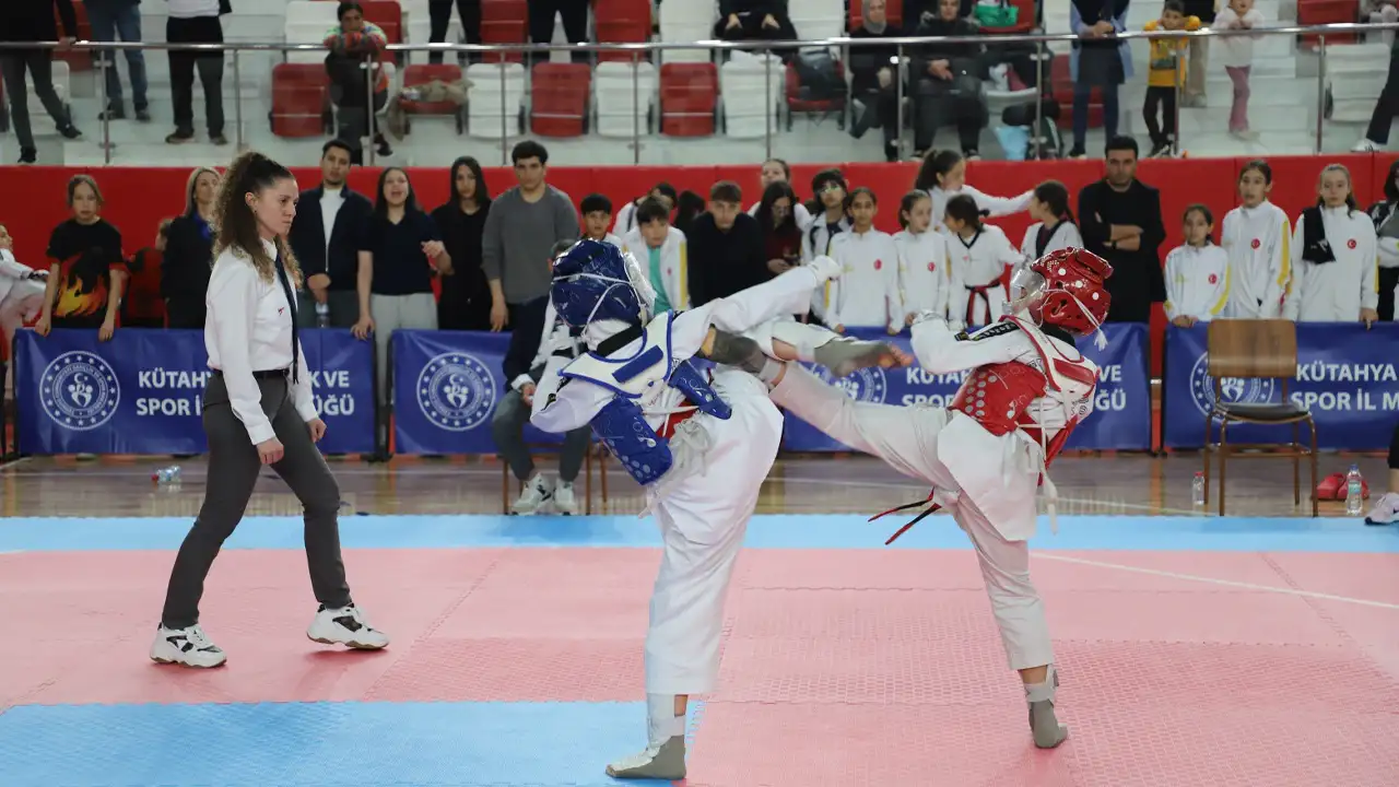 Kütahya’da Minikler 23 Nisan’da Tatamide Buluştu 6