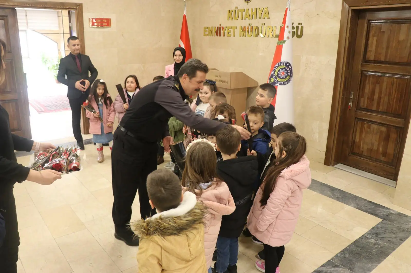 Kütahya’da Minikler Müdür Elbir’i Ziyaret Etti1