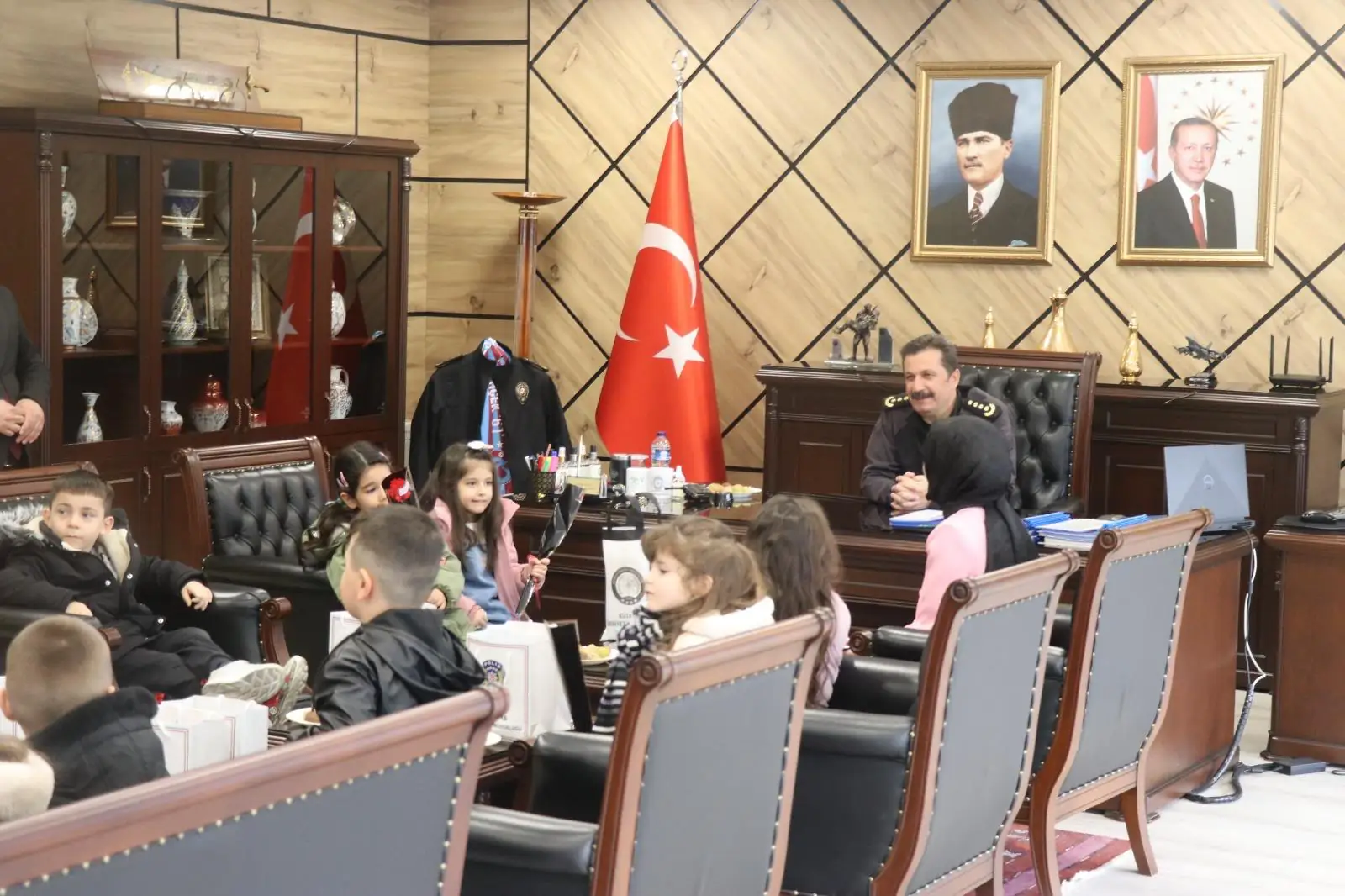 Kütahya’da Minikler Müdür Elbir’i Ziyaret Etti2