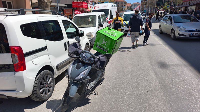 Kütahya’da Motokurye Ortaokul Öğrencisine Çarptı (2)