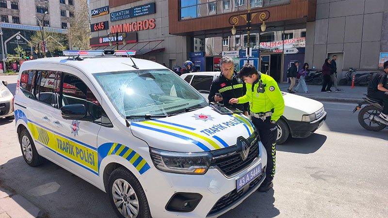 Kütahya’da Motokurye Ortaokul Öğrencisine Çarptı (4)