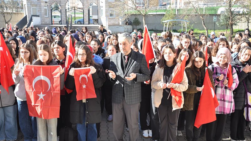Kütahya’da Öğrenciler, Hayatını Kaybeden Öğretmen Ve Öğrencileri Unutmadı (4)