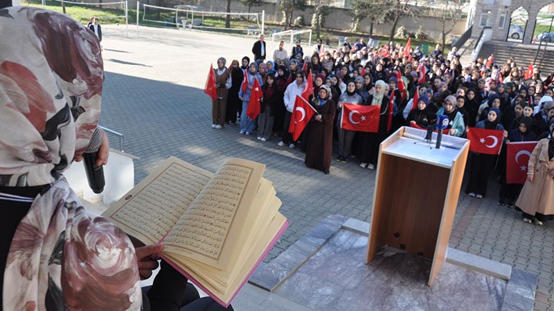 Kütahya’da Öğrenciler, Hayatını Kaybeden Öğretmen Ve Öğrencileri Unutmadı (6)