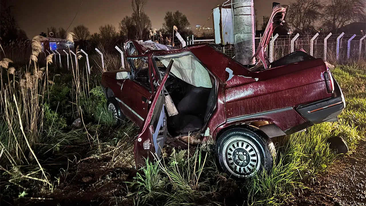 Kütahya’da Otomobil Beton Direğe Çarptı, Ölü Ve Yaralı Var3