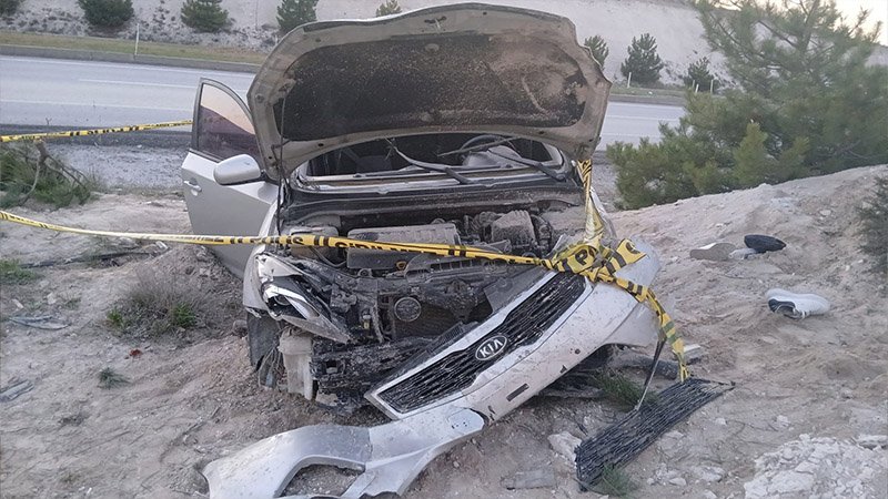 Kütahya’da Otomobil Takla Attı, 3 Genç Yaralı (7)