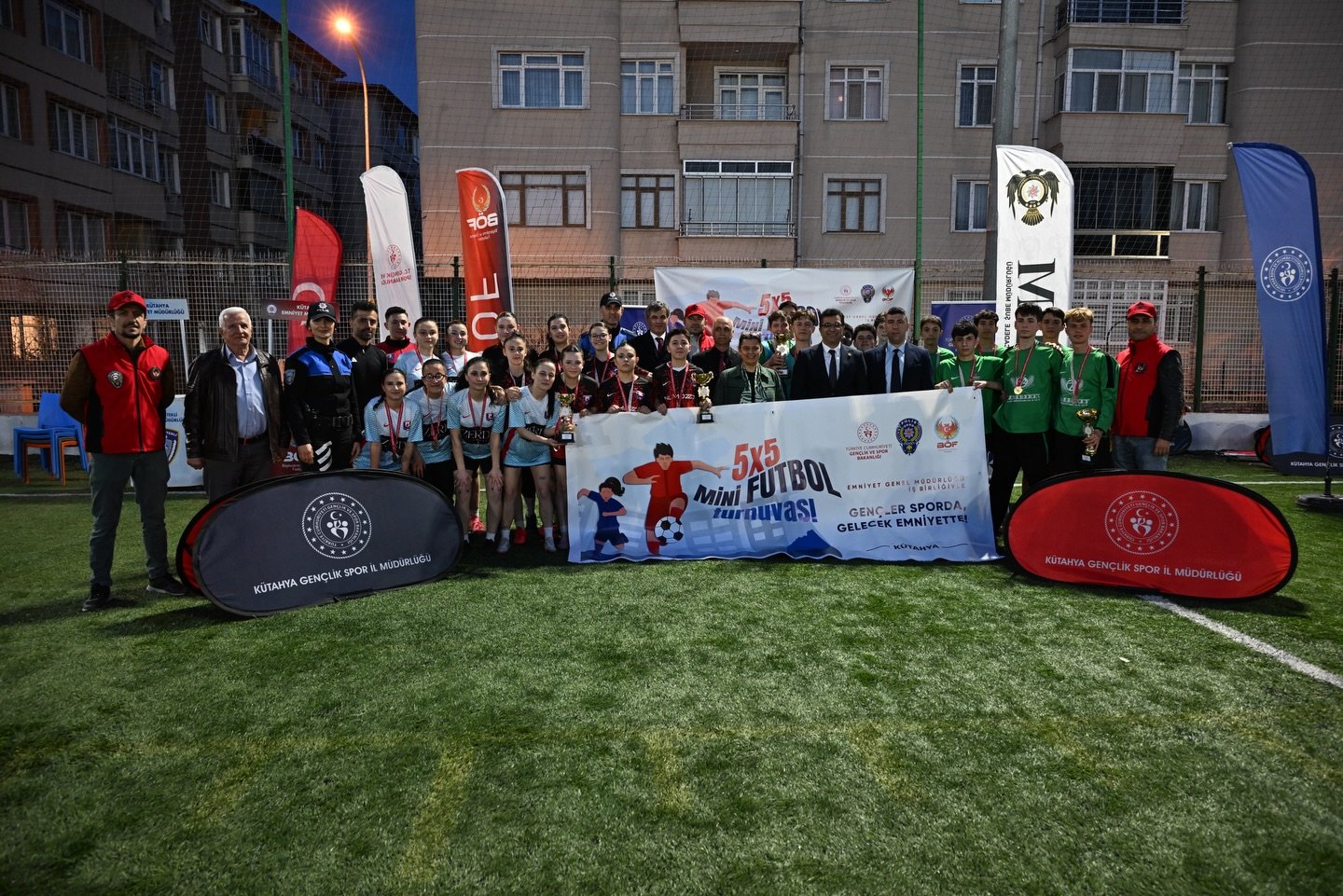 Kütahya’da Polis Haftası Turnuvasında Gençlerle Buluşma3