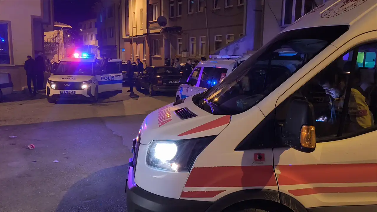 Kütahya’da Sokakta Bıçaklı Sopalı Kavgada Bir Kişi Yaralandı4