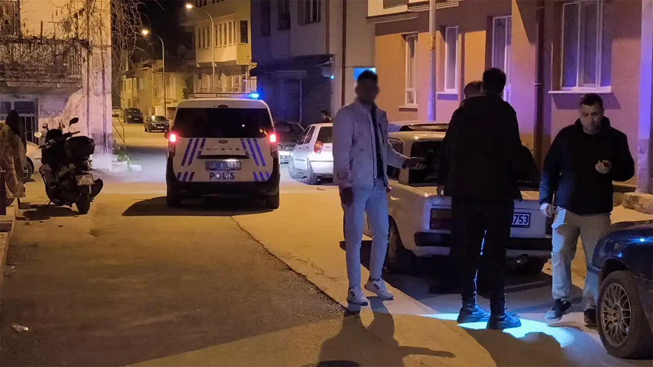 Kütahya’da Sokakta Bıçaklı Sopalı Kavgada Bir Kişi Yaralandı5