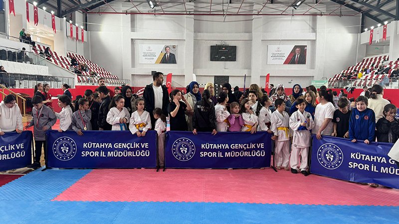 Kütahya’da Sporcular Karate Yeteneklerini Sergiledi (3)