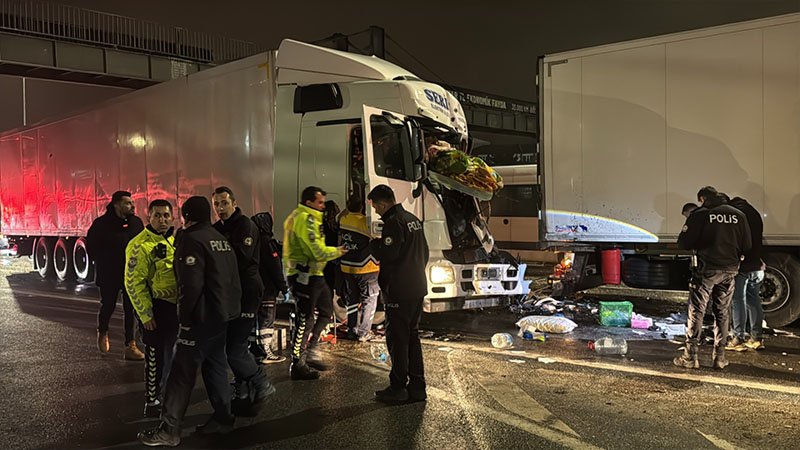 Kütahya'da Tır Kazasında Can Pazarı Yaşandı (1)