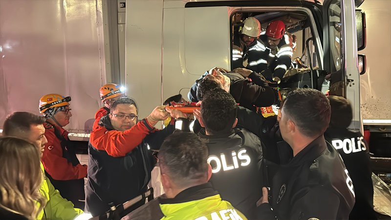 Kütahya'da Tır Kazasında Can Pazarı Yaşandı (2)-1