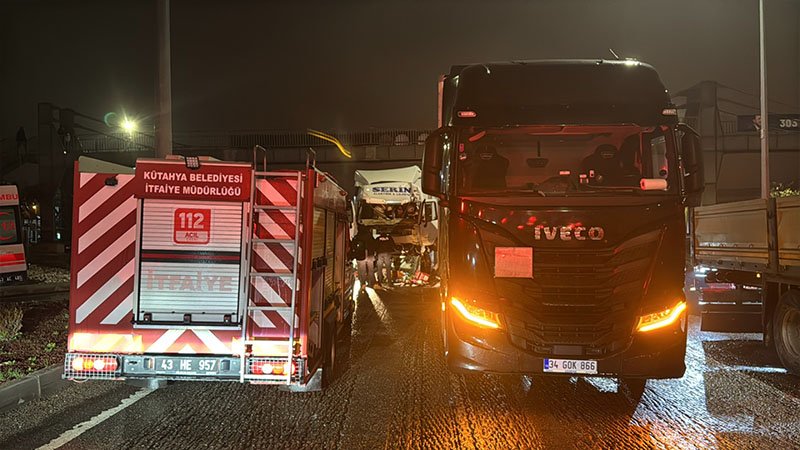 Kütahya'da Tır Kazasında Can Pazarı Yaşandı (3)