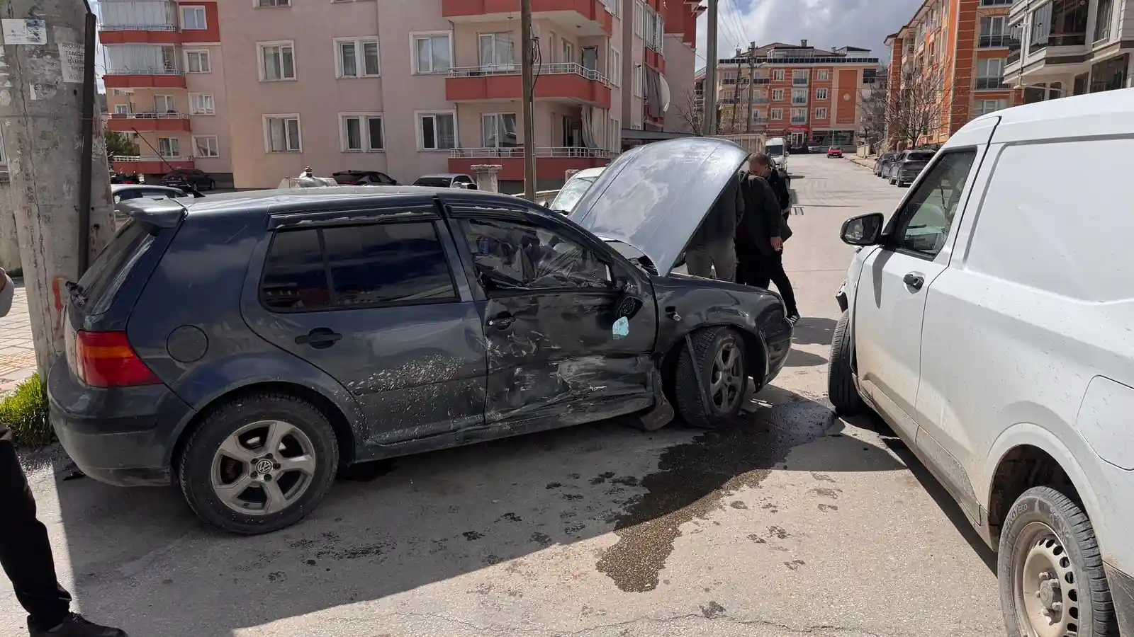 Kütahya’da Üç Araçlık Kaza, Maddi Hasar Oluştu 1