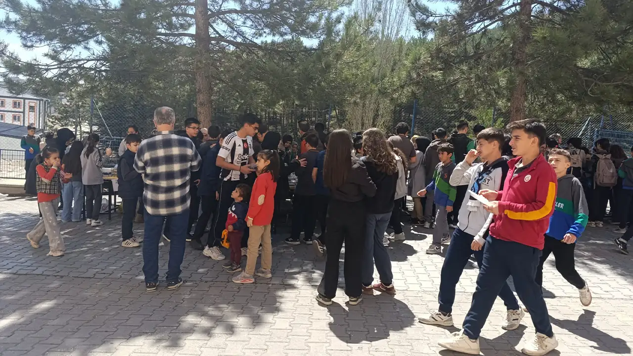 Kütahya’da Veliler Okul Kermesinde Buluştu