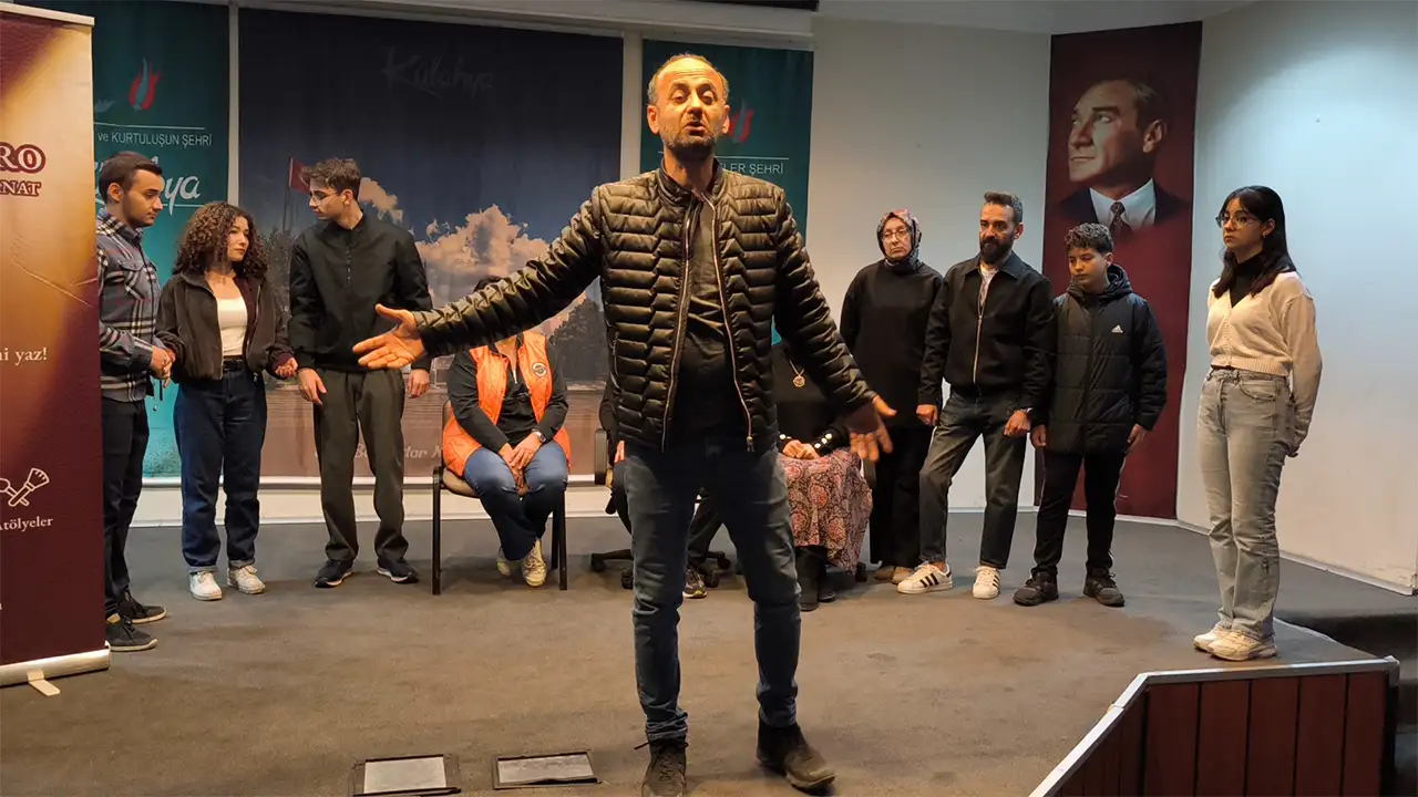 Kütahyalı Tiyatro Ekibinden Metehan’a Anlamlı Destek4