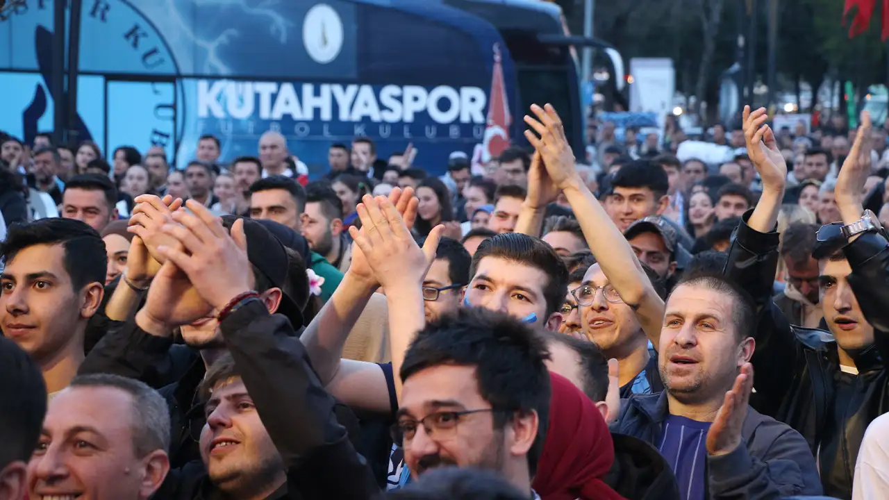 Kütahyaspor Şampiyonluğunu Taraftarıyla Vazoda Kutladı11