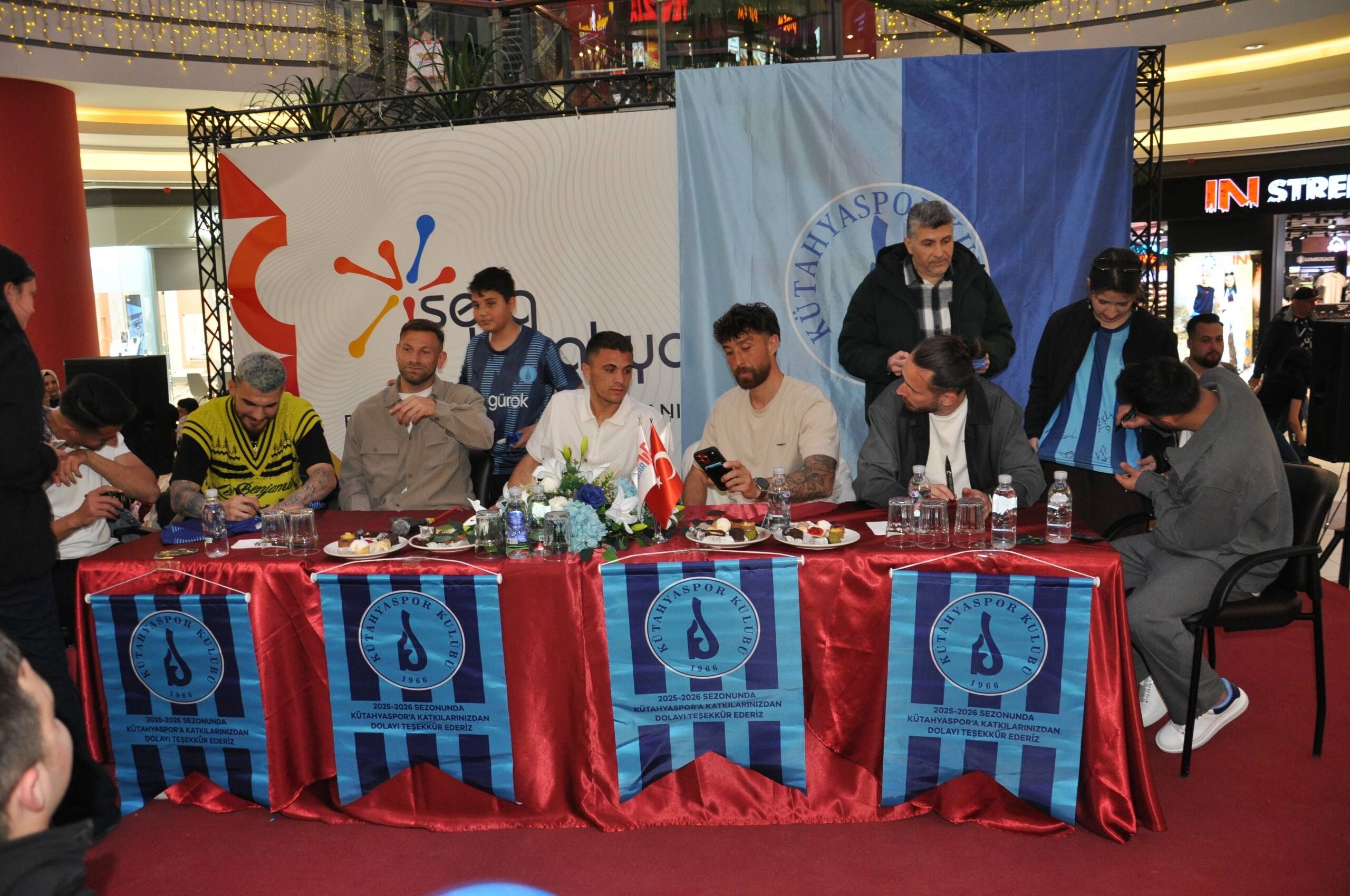 Kütahyaspor’dan Taraftara Imza Günü Yoğun Ilgi (1)-1