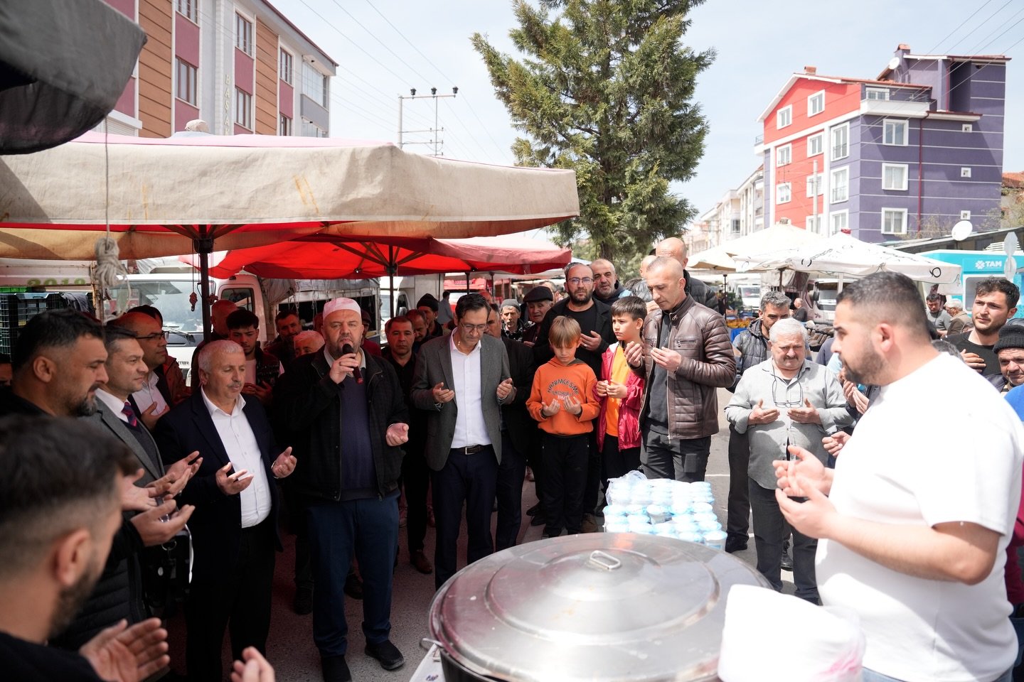 Tavşanlı Belediye Başkanı Derin Salı Pazarı Alanını Inceledi 4