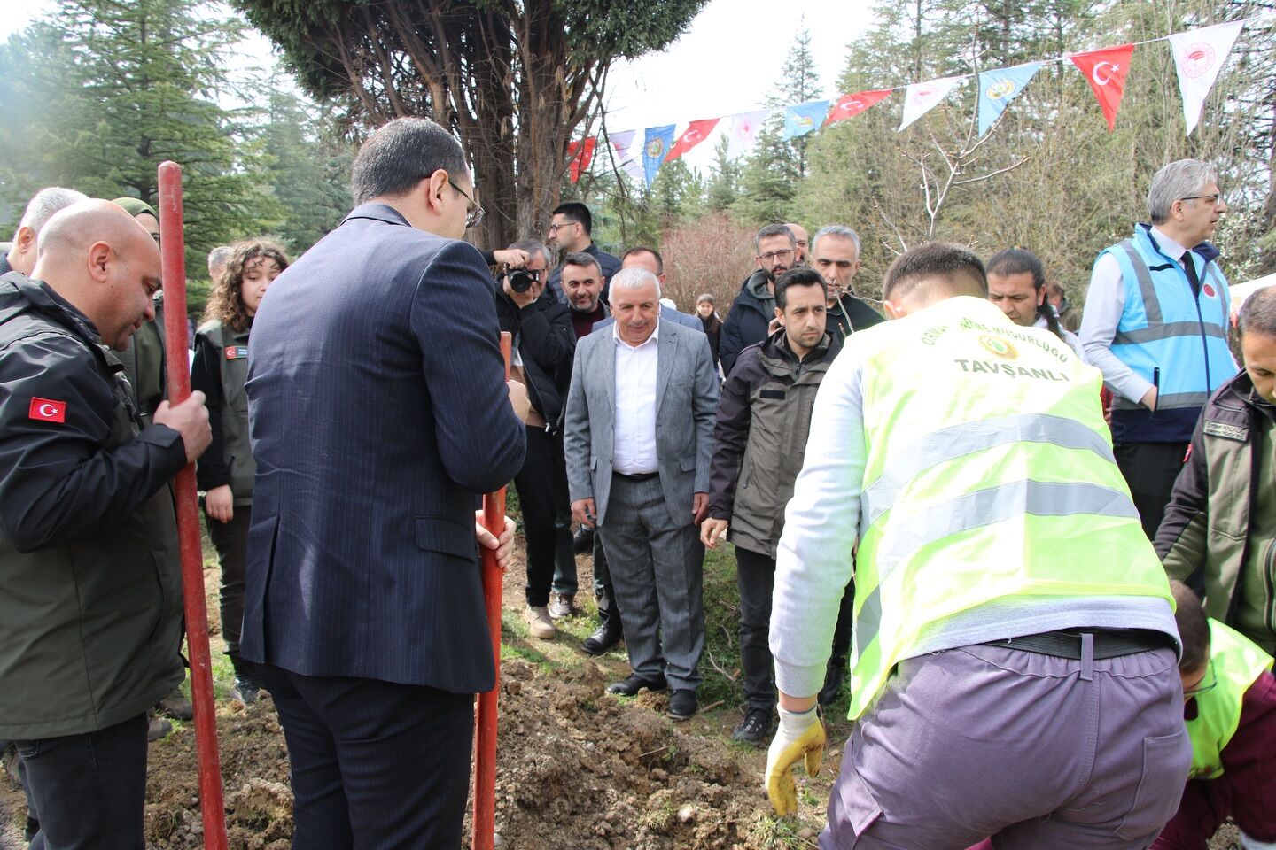 Tunçbilek’te Fidan Dikim Etkinliği Düzenlendi2